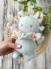 Carica l'immagine nel visualizzatore di Gallery, BAMBOLA di stoffa con SONAGLINO interno