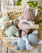 Carica l'immagine nel visualizzatore di Gallery, BAMBOLA di stoffa con SONAGLINO interno