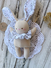 Carica l'immagine nel visualizzatore di Gallery, Coniglietto di stoffa con SONAGLINO interno