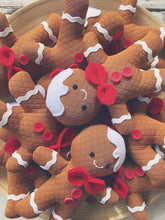 Carica l'immagine nel visualizzatore di Gallery, DECORAZIONE NATALIZIA fatta a mano. Omino di pan di zenzero di stoffa