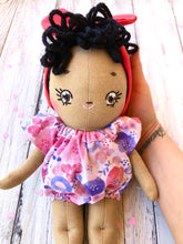Carica l'immagine nel visualizzatore di Gallery, BEBE' DOLL in cotone con capelli in lana e viso ricamato a mano