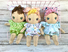 Carica l'immagine nel visualizzatore di Gallery, BEBE' DOLL in cotone con capelli in lana e viso ricamato a mano