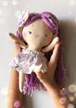 Carica l'immagine nel visualizzatore di Gallery, BAMBOLA realizzata a mano e personalizzabile