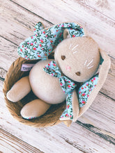 Carica l'immagine nel visualizzatore di Gallery, CONIGLIO di stoffa fatto a mano, in microspugna elastica e cotone