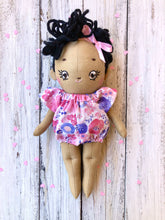 Carica l'immagine nel visualizzatore di Gallery, BEBE' DOLL in cotone con capelli in lana e viso ricamato a mano