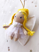 Carica l'immagine nel visualizzatore di Gallery, Bambolina in stoffa per DECORAZIONE NATALIZIA