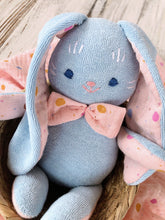 Carica l'immagine nel visualizzatore di Gallery, CONIGLIO in microspugna elastica e mussola