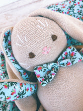 Carica l'immagine nel visualizzatore di Gallery, CONIGLIO di stoffa fatto a mano, in microspugna elastica e cotone
