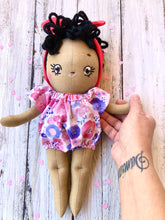 Carica l'immagine nel visualizzatore di Gallery, BEBE' DOLL in cotone con capelli in lana e viso ricamato a mano