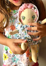 Carica l'immagine nel visualizzatore di Gallery, BEBE' DOLL in cotone con capelli in lana e viso ricamato a mano