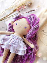 Carica l'immagine nel visualizzatore di Gallery, BAMBOLA realizzata a mano e personalizzabile