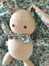 Carica l'immagine nel visualizzatore di Gallery, CONIGLIO di stoffa fatto a mano, in microspugna elastica e cotone