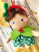 Carica l'immagine nel visualizzatore di Gallery, ELFI fatti a mano per DECORAZIONE NATALIZIA