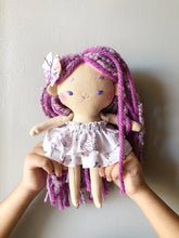 Carica l'immagine nel visualizzatore di Gallery, BAMBOLA realizzata a mano e personalizzabile