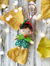 Carica l'immagine nel visualizzatore di Gallery, ELFI fatti a mano per DECORAZIONE NATALIZIA
