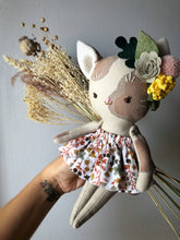 Carica l'immagine nel visualizzatore di Gallery, GATTO di pezza, dipinto e ricamato a mano