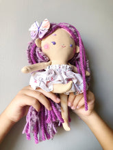 Carica l'immagine nel visualizzatore di Gallery, BAMBOLA realizzata a mano e personalizzabile