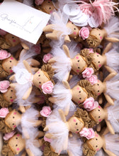 Carica l'immagine nel visualizzatore di Gallery, BOMBONIERE PERSONALIZZATE con bamboline artigianali
