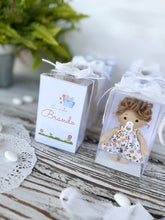 Carica l'immagine nel visualizzatore di Gallery, BOMBONIERE PERSONALIZZATE con bamboline artigianali
