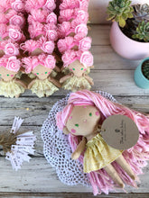 Carica l'immagine nel visualizzatore di Gallery, BOMBONIERE PERSONALIZZATE con bamboline artigianali
