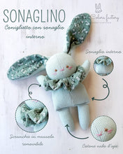 Carica l&#39;immagine nel visualizzatore di Gallery, SCATOLA REGALO NASCITA coniglio mussola fantasia verde
