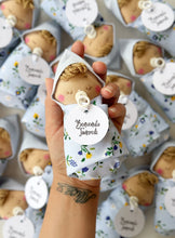 Carica l'immagine nel visualizzatore di Gallery, BOMBONIERE PERSONALIZZATE con bamboline artigianali
