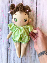 Carica l&#39;immagine nel visualizzatore di Gallery, BEBE&#39; DOLL in cotone con capelli in lana e viso ricamato a mano
